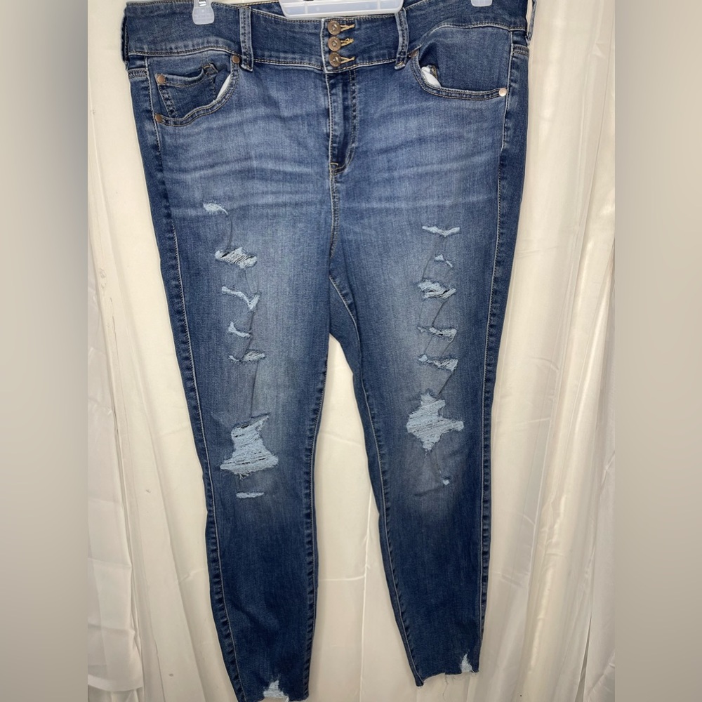 Torrid mid rise jegging (20r)